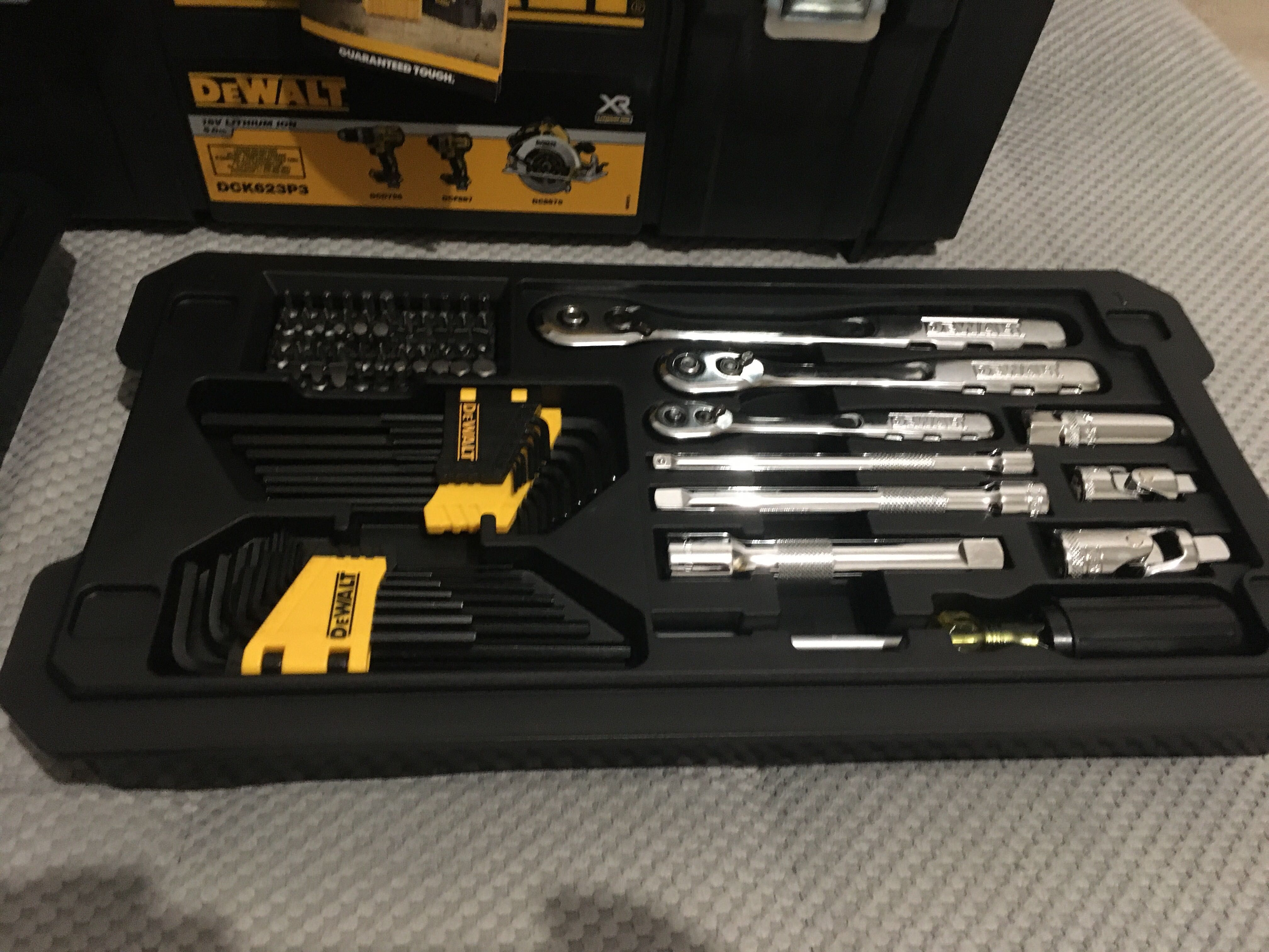 Dewalt zestaw dla mechanika 226 czesci