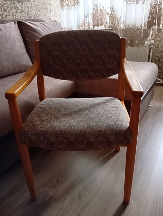 Продам стілець крісло.
