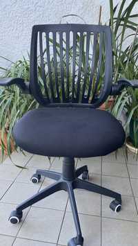 Cadeira preta de escritório
