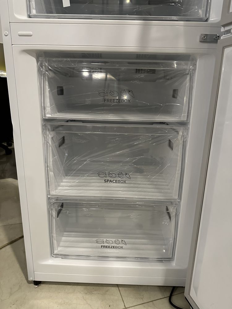 Холодильник новий Gorenje 2 метра No Frost