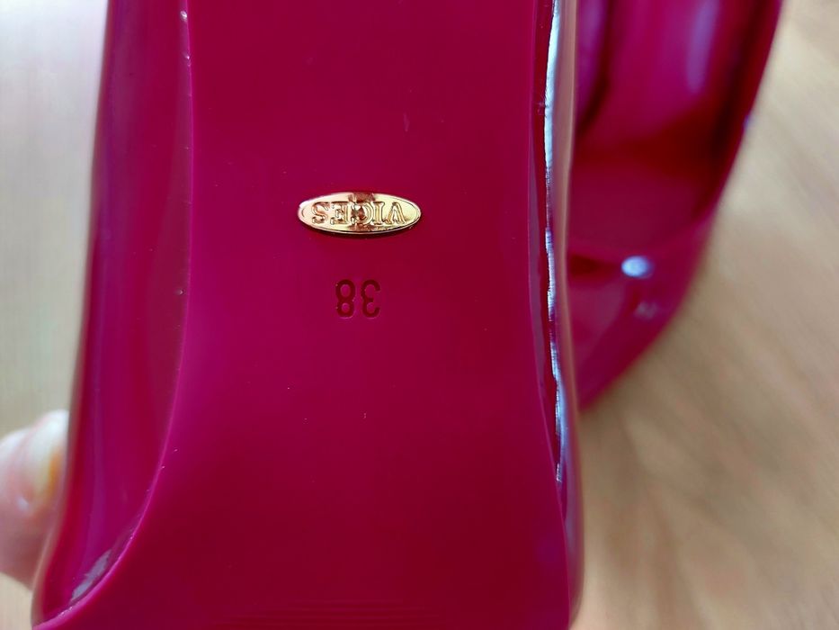 Piękne wysokie szpilki 38