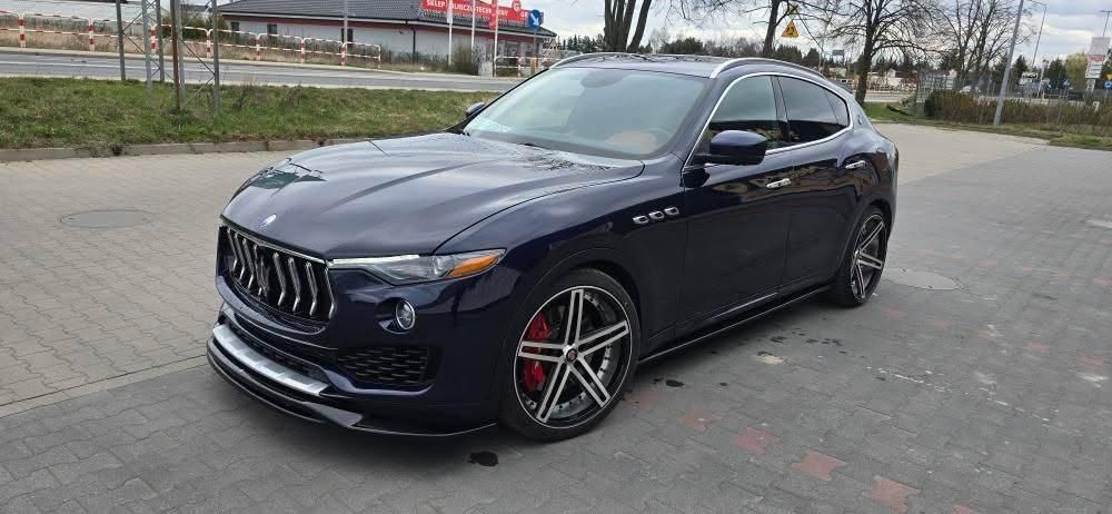 Maserati Levante, zamiana.