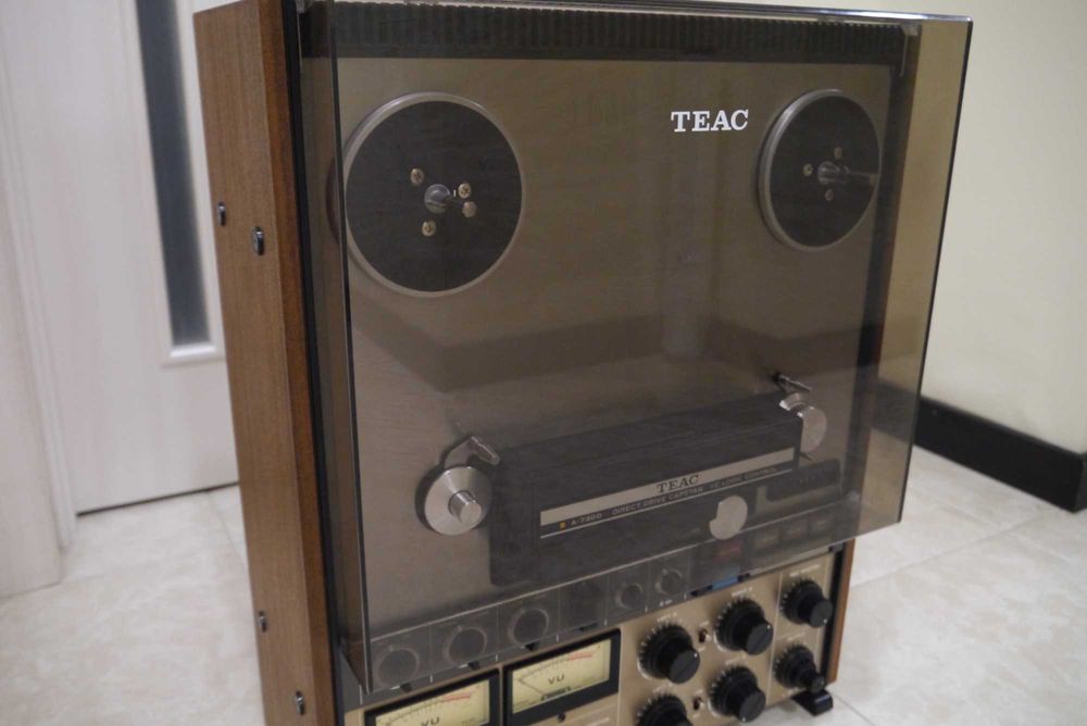 Професійний магнітофон TEAC A-7300 (4 дор., 9 та 19 шв). Кришка.