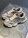 Buty codzienne New Balance 9060 Cloud Grey Rozmiar.38