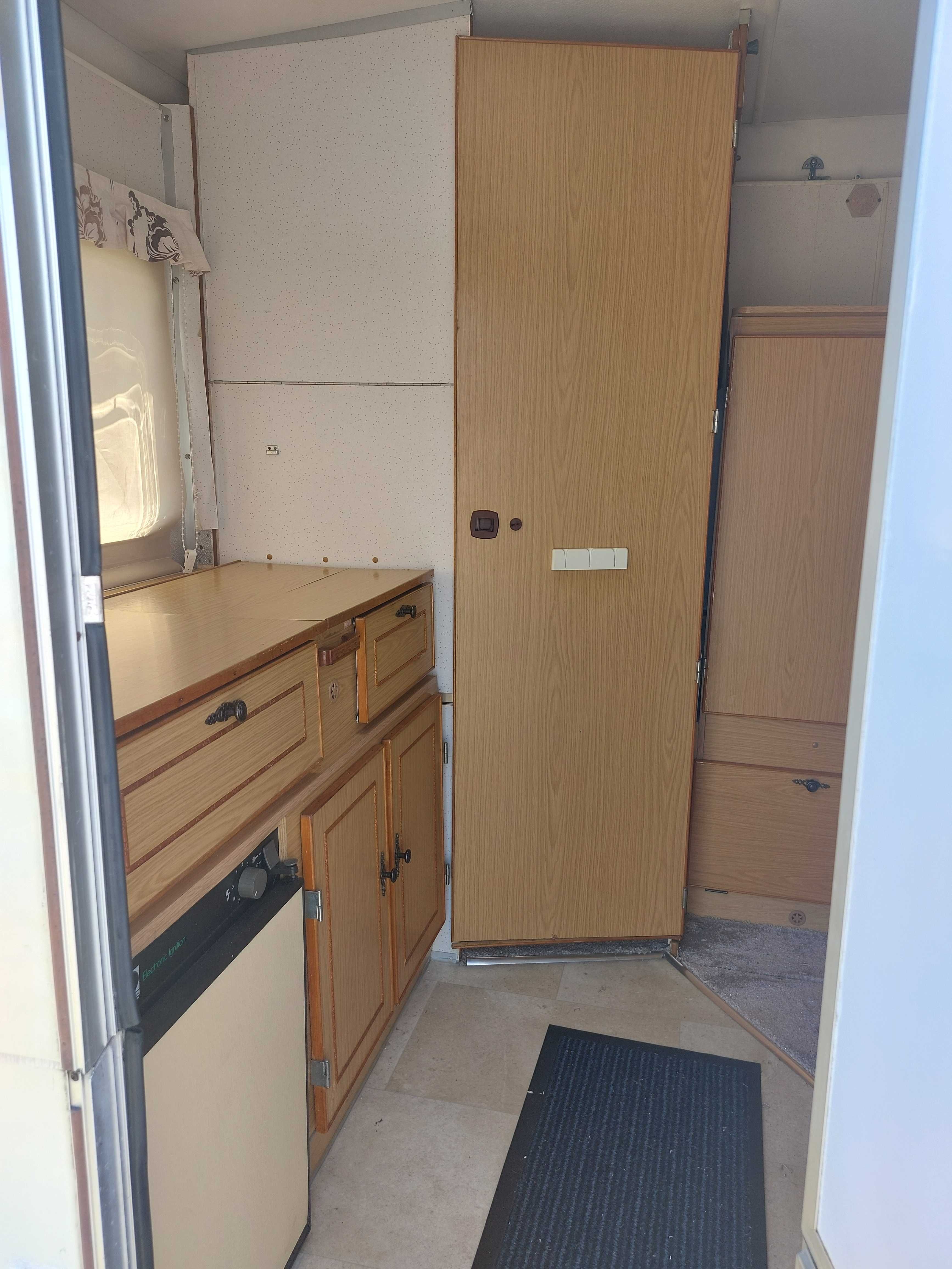 Caravana Rebativel Gobur Carousel com agua quente e WC