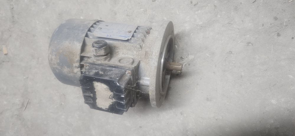 Продам єлектродвигун