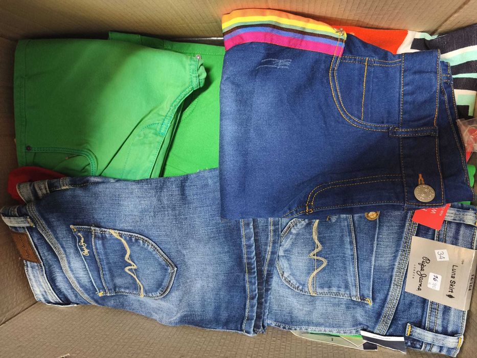 Venda de stock roupa de criança 315 pecas