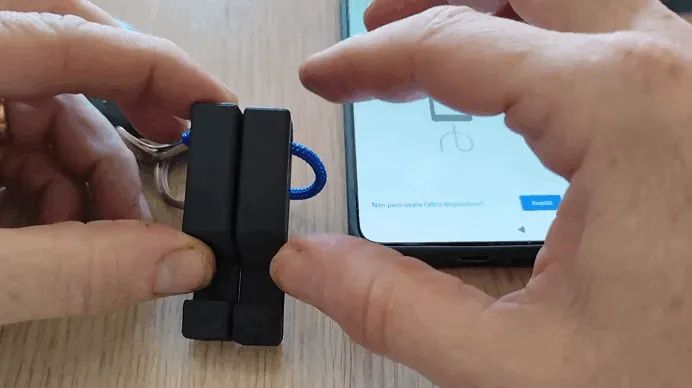 Suporte para Telemóvel com Ímanes