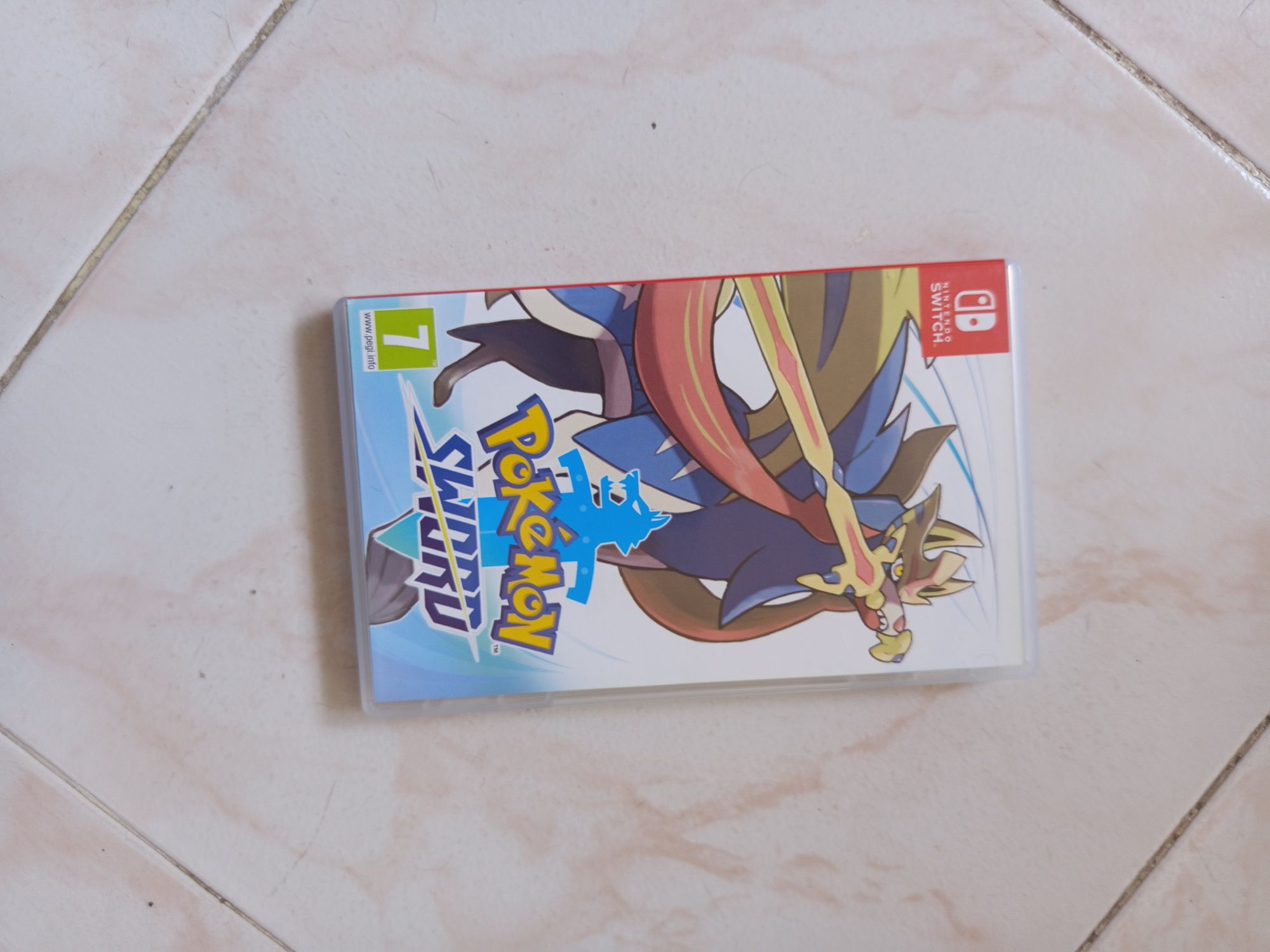 Nintendo Switch +5 jogos a 220€