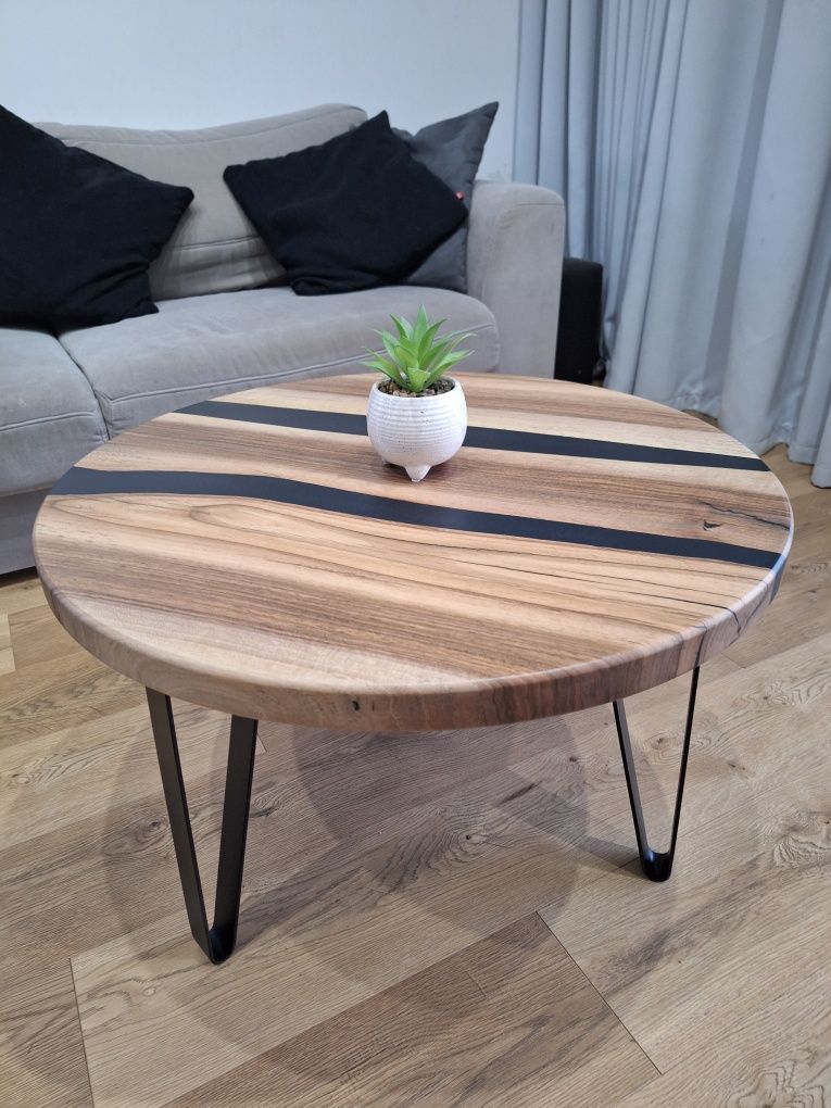Stolik kawowy orzech wloski z żywicą 70cm