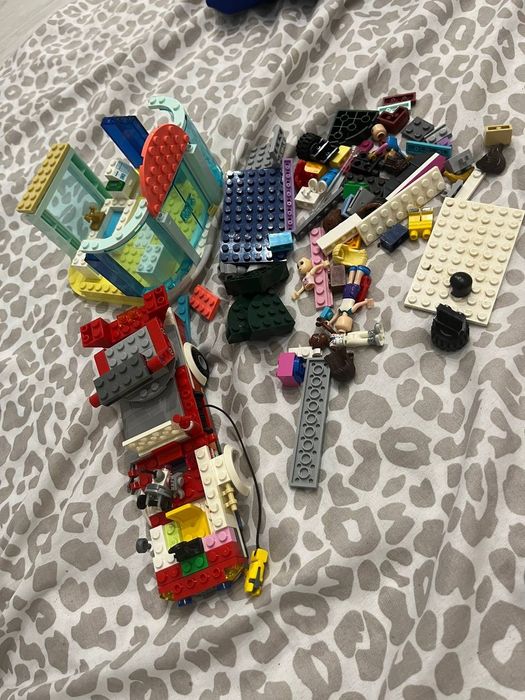 Lego оригінал пожежна машина та магазин 2 великі набори не всі деталі