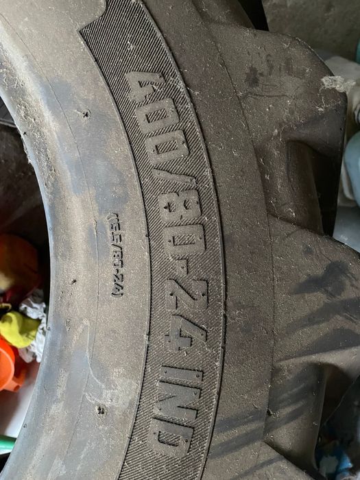 Opony przemysłowe całoroczne bezdętkowe.