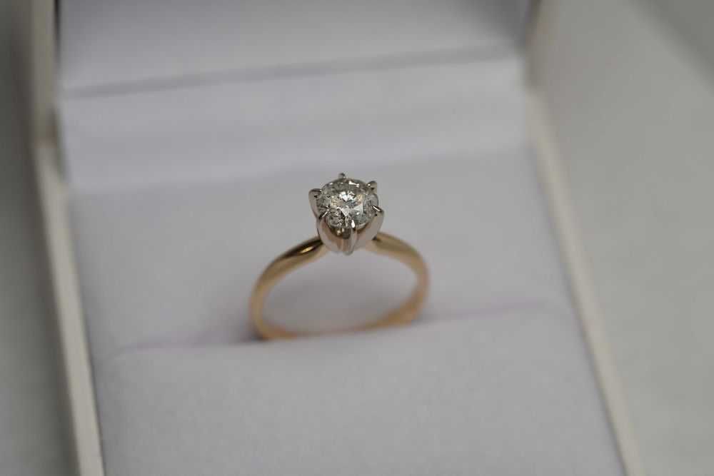 Pierścionek z brylantem 1 CT H Si2 Certyfikat HRD 3x Excellent Tiffany