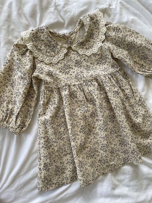 Сукні на дівчинку в ідеальному стані)