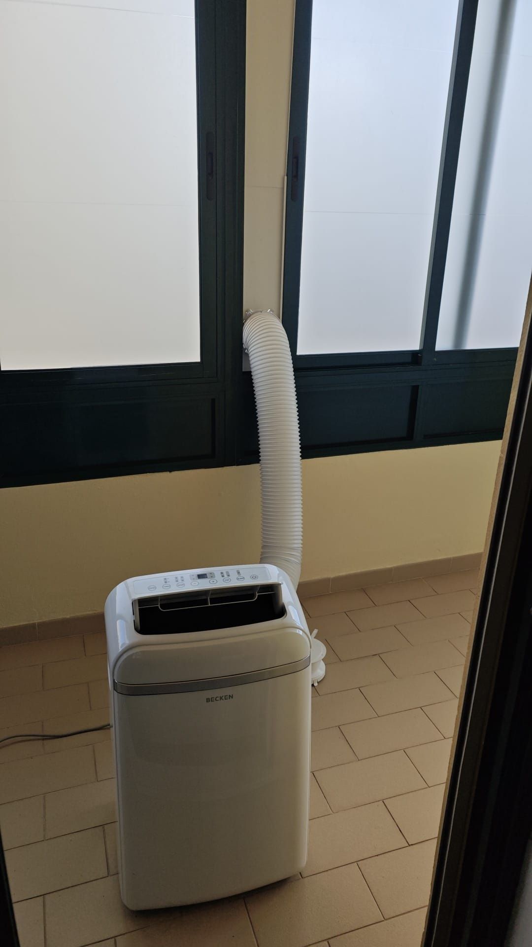 Ar Condicionado Portátil BECKEN BAC4255 (23 m² - 12000 BTU