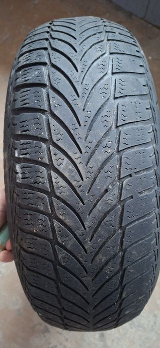 Хорошая резина  лежит без дела