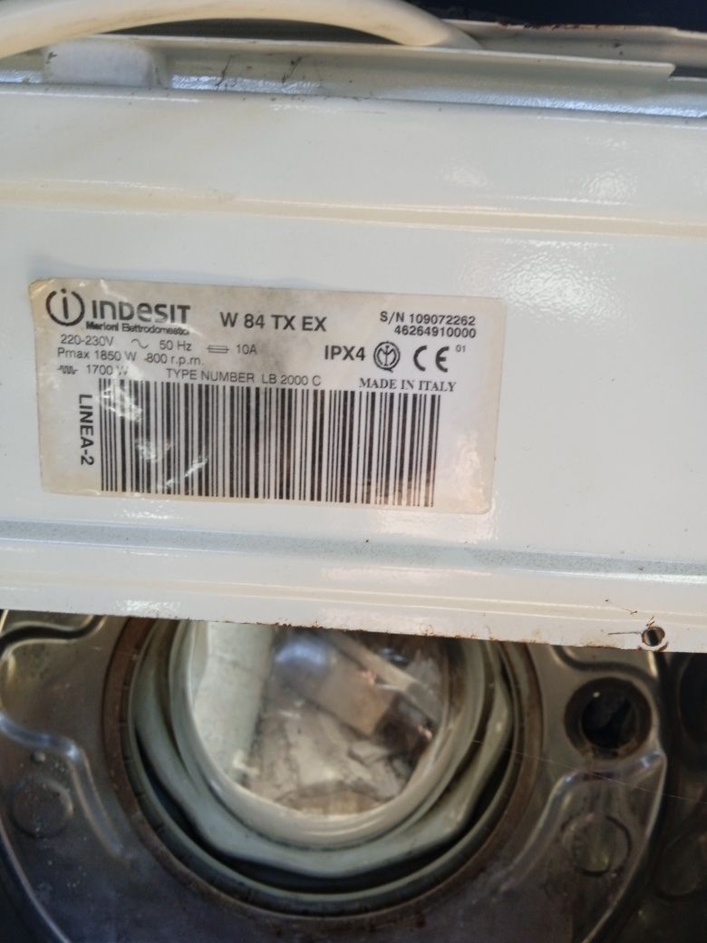 Продам По запчастям машинку INDESIT