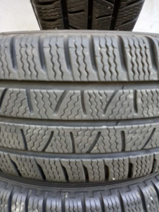 Колеса шини вантажні  PIRELLI   235/65Р16С зима