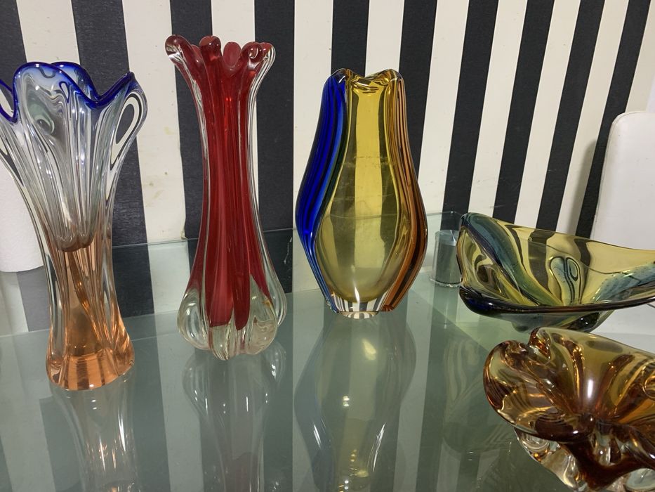 Вазы чехословакия гутное цветное стекло.