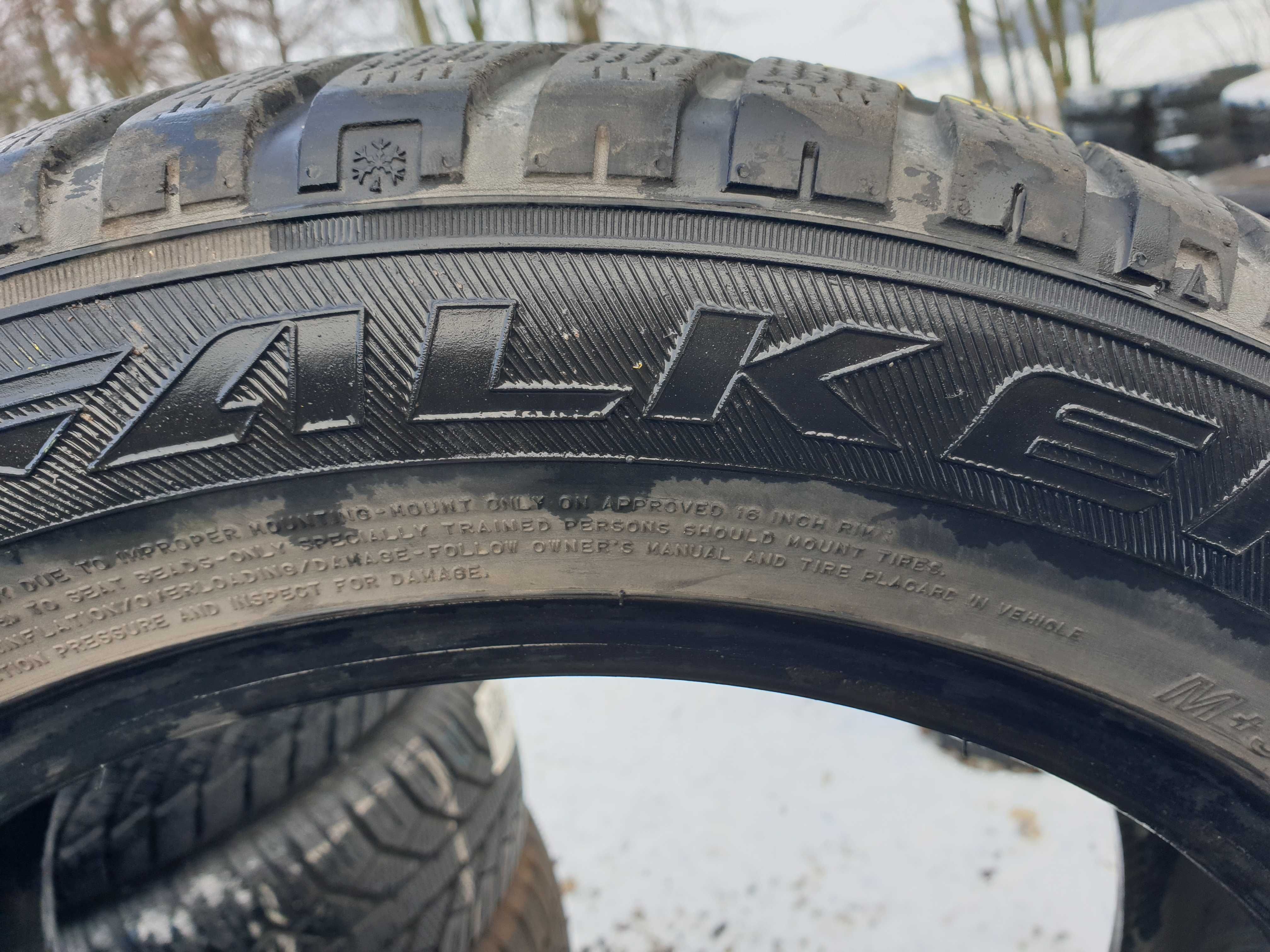 Opona używana zimowa 205/55R16 Falken Eurovinter HS449 1szt.