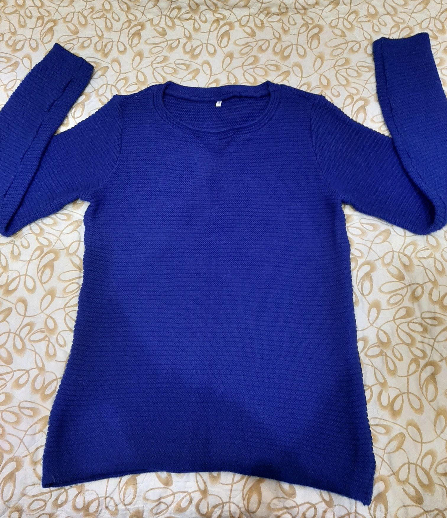 Синій світер в'язаний/Синий свитер