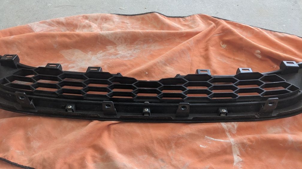 Grill dolny CR-V IV atrapa listwa