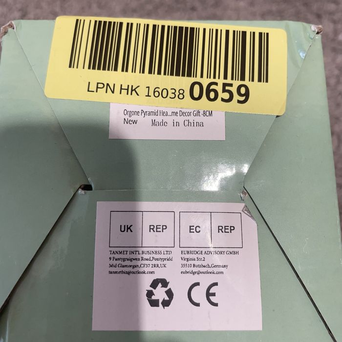 Orgonit piramida kryształowa piramida 8 cm