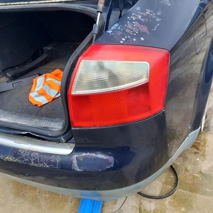 Farol tras lado passageiro audi a4 b6 carro( nao tenho do outro lado)