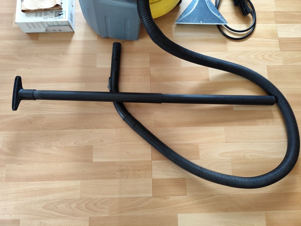 Odkurzacz piorący Karcher SE4001 plus akcesoria