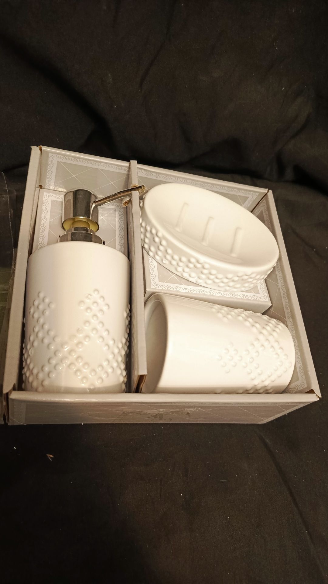 Ceramiczny zestaw łazienkowy