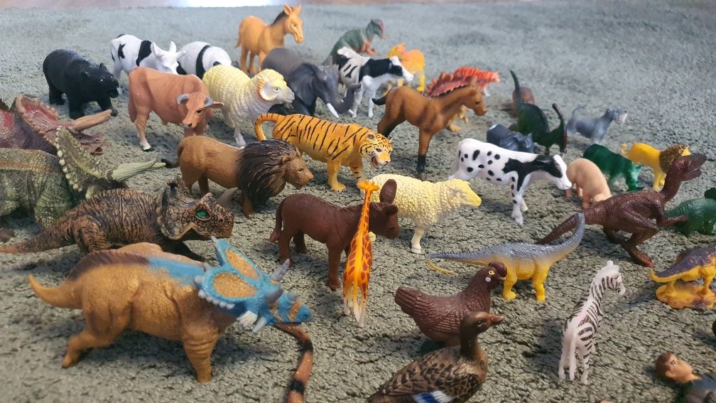 Zwierzęta figurki 44 sztuki