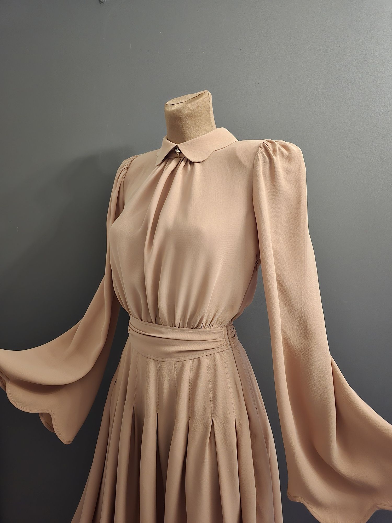 Sukienka subtelna zwiewna Elisabetta Franchi rozmiar włoski 38/xs