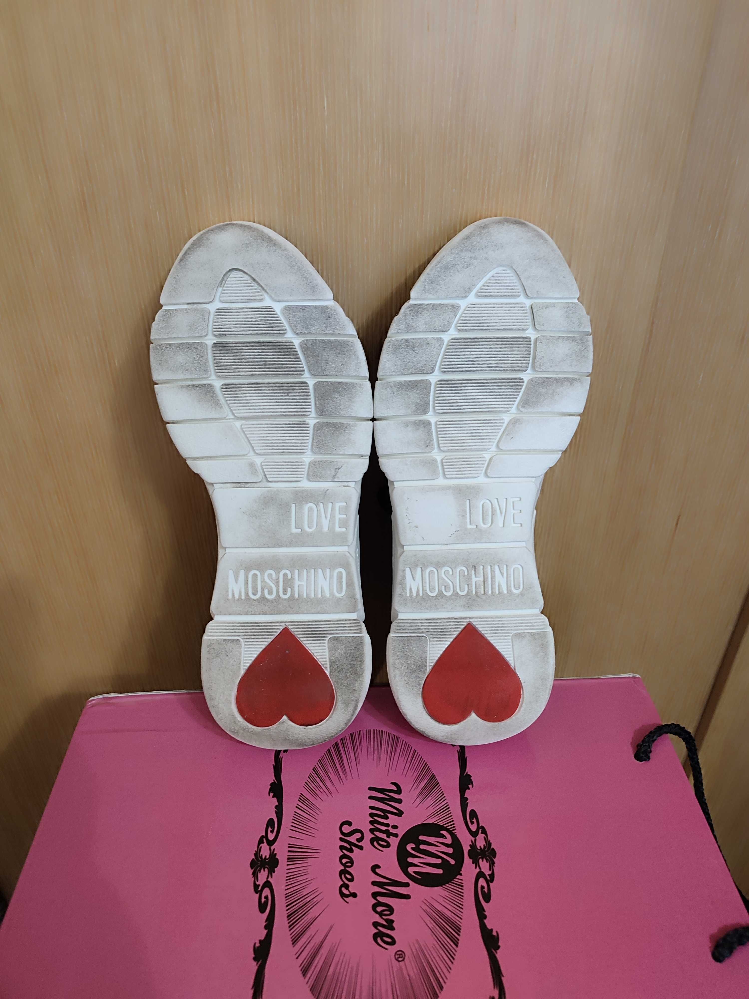 Love Moschino кросівки черевики снікерси розмір 39