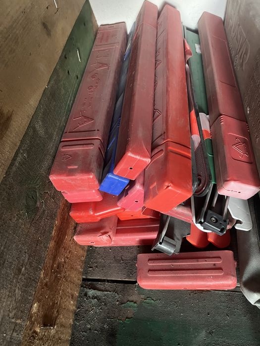 Треугольник аварийный трикутник якісний німецький бу в футлярі