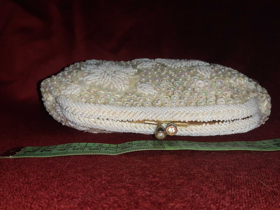 Carteira em Missangas Feita à  Mão