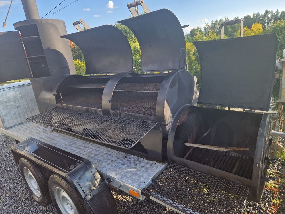Grill na przyczepie Smoker