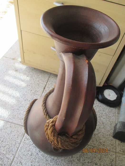 Jarro de barro para decoração