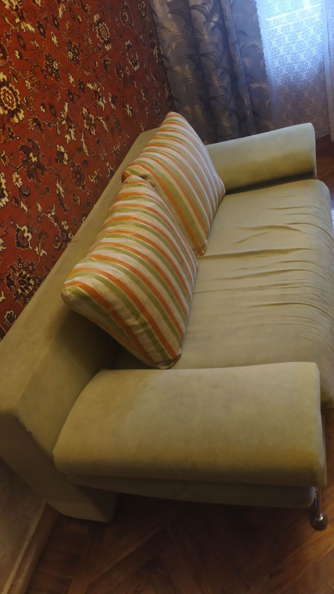 Продам раскладывающийся диван