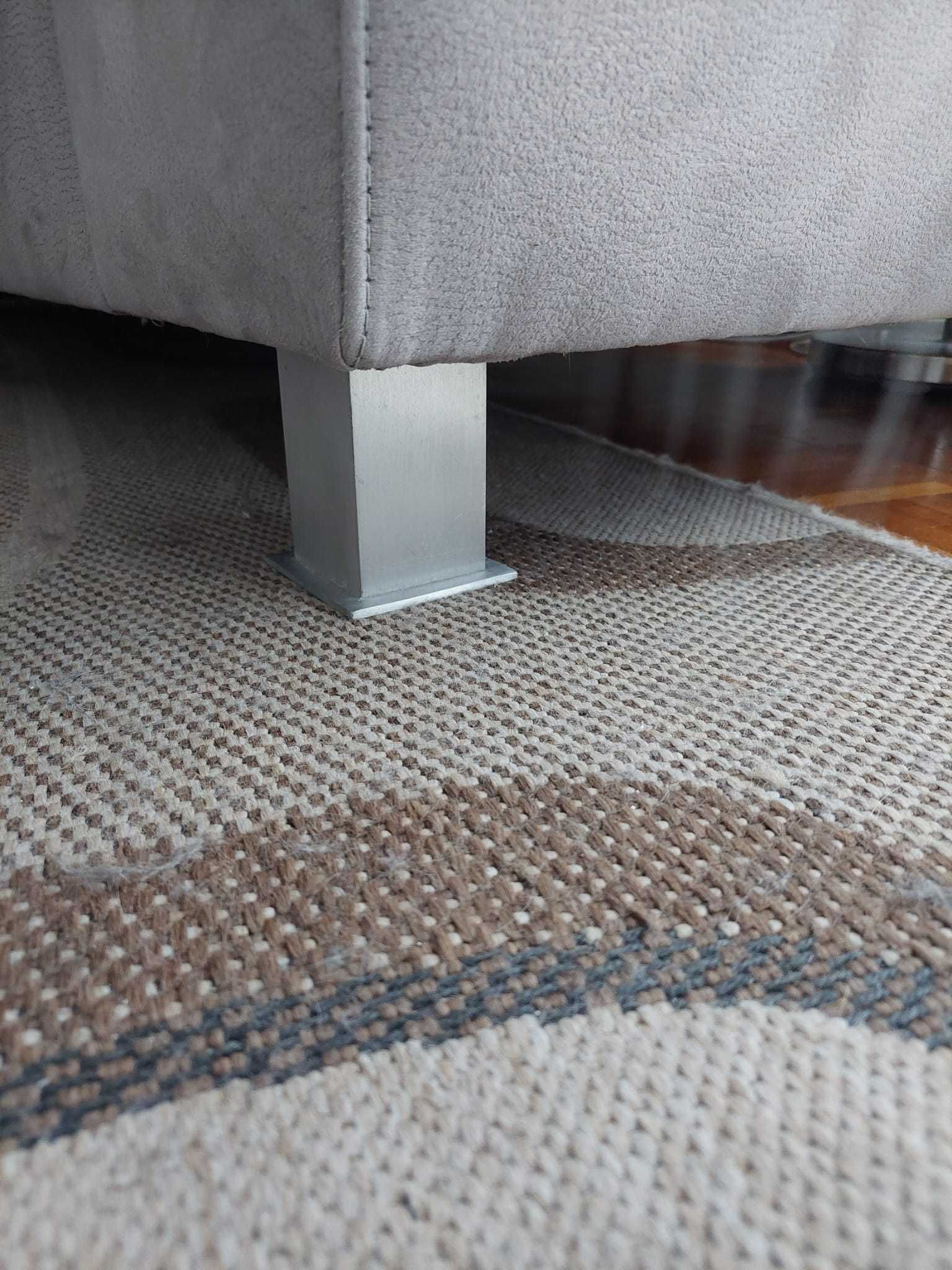 Sofá de 4 lugares cinzento