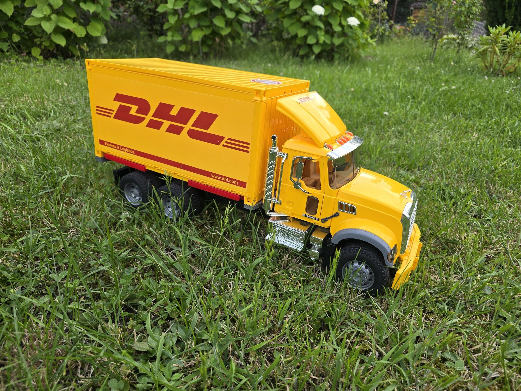 Bruder 02819 Mack DHL