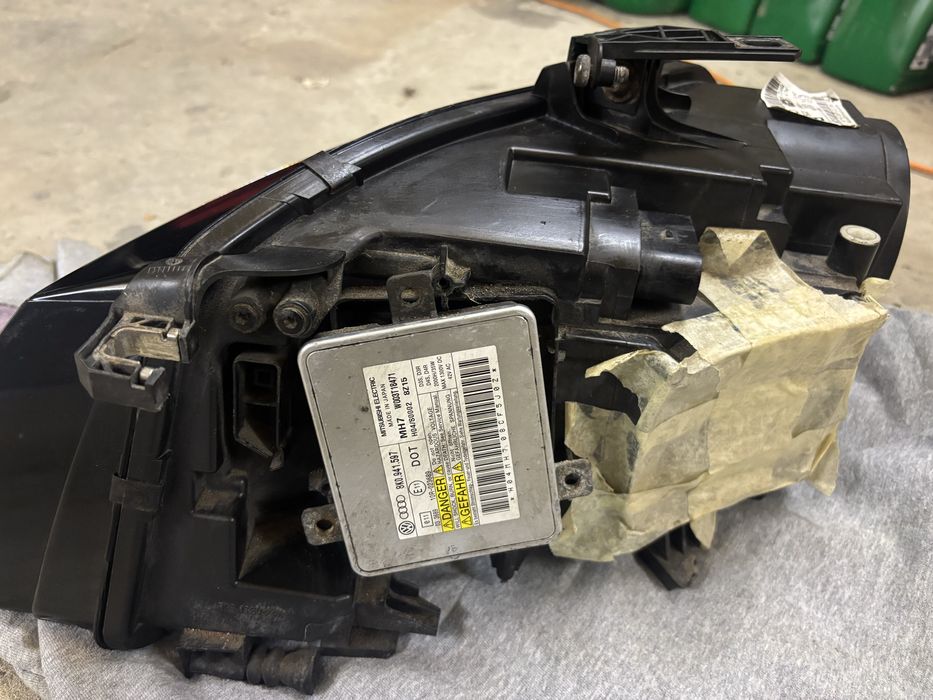 Lampa prawa  bi Xenon Audi 4 b8