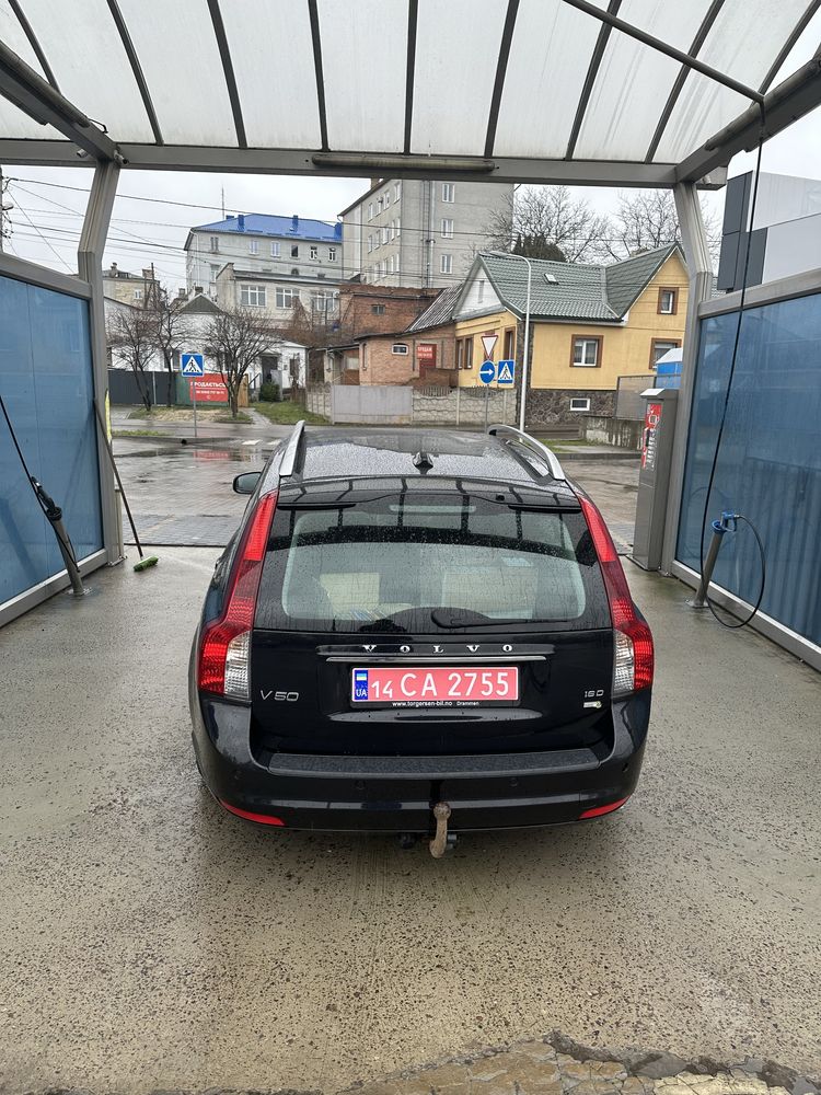 Volvo v50 2010 року