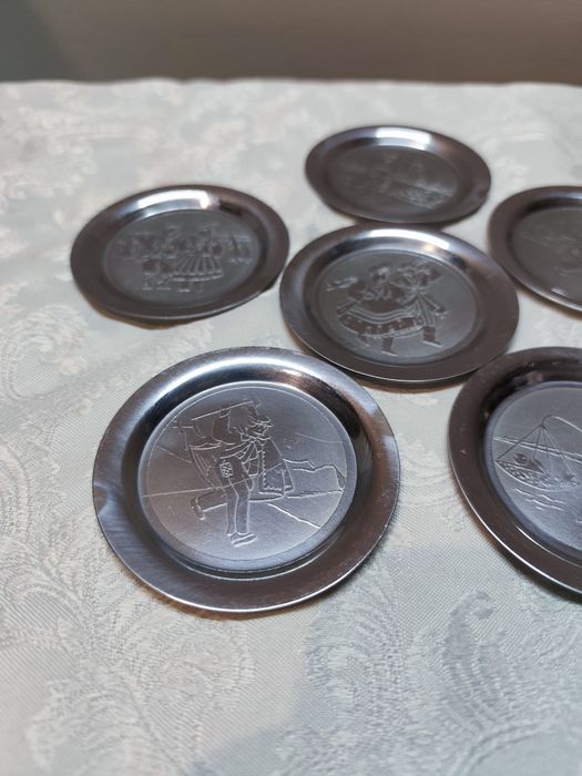 ZESTAW KOLEKCJONERSKI, 6 Metalowych Podstawek z Folklorem