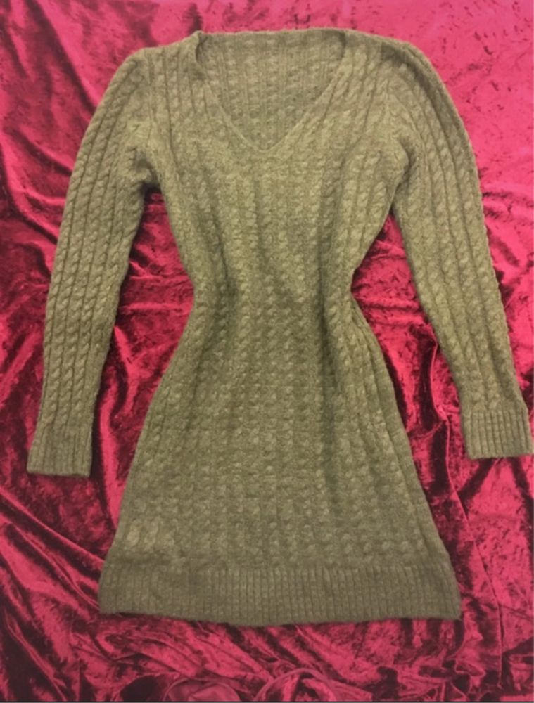 Sweter dlugi sukienka sweterkowa dekolt serek