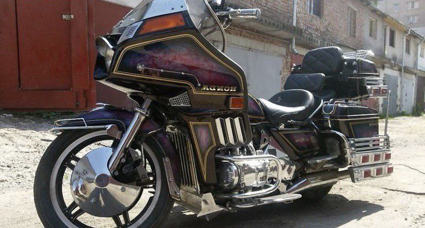Продаю мотоцикл Honda Gold wing 1100