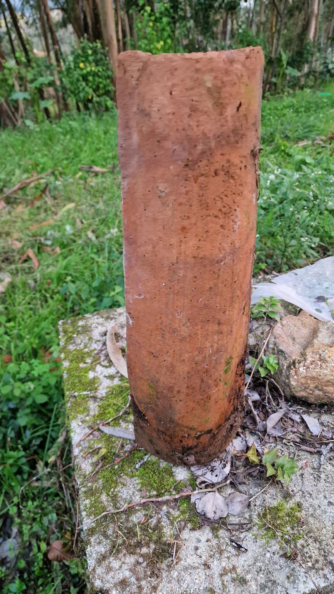 Telha de canudo feita a mão muito antigaa