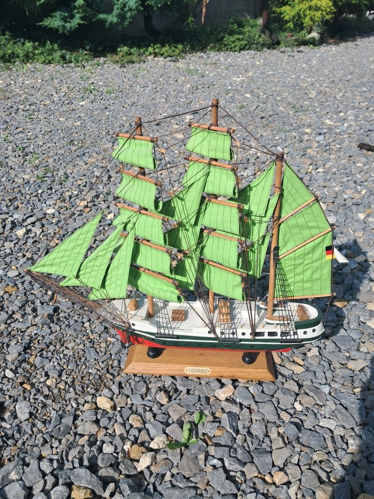 Model statku z drewna