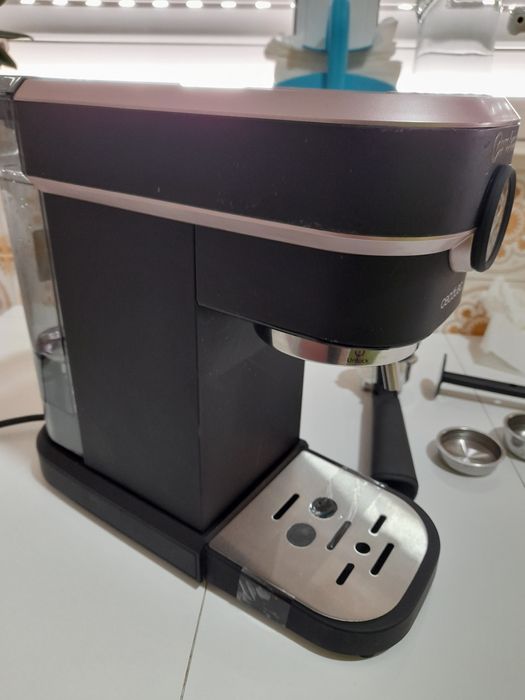 Maquina Café Cecotec Cumbia 20 Bar
- Inclui suporte de filtro e colher