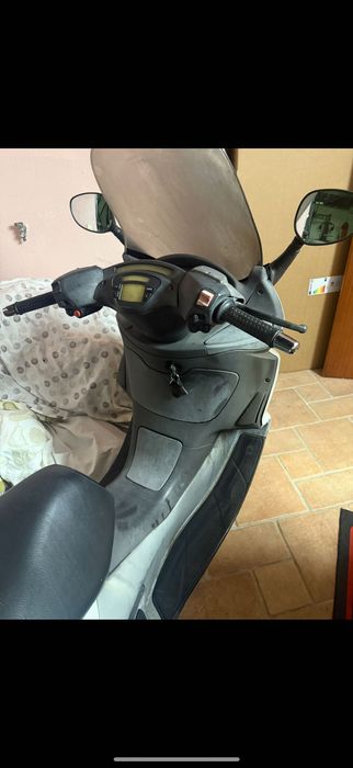 Mota Piaggio 250cc com avaria