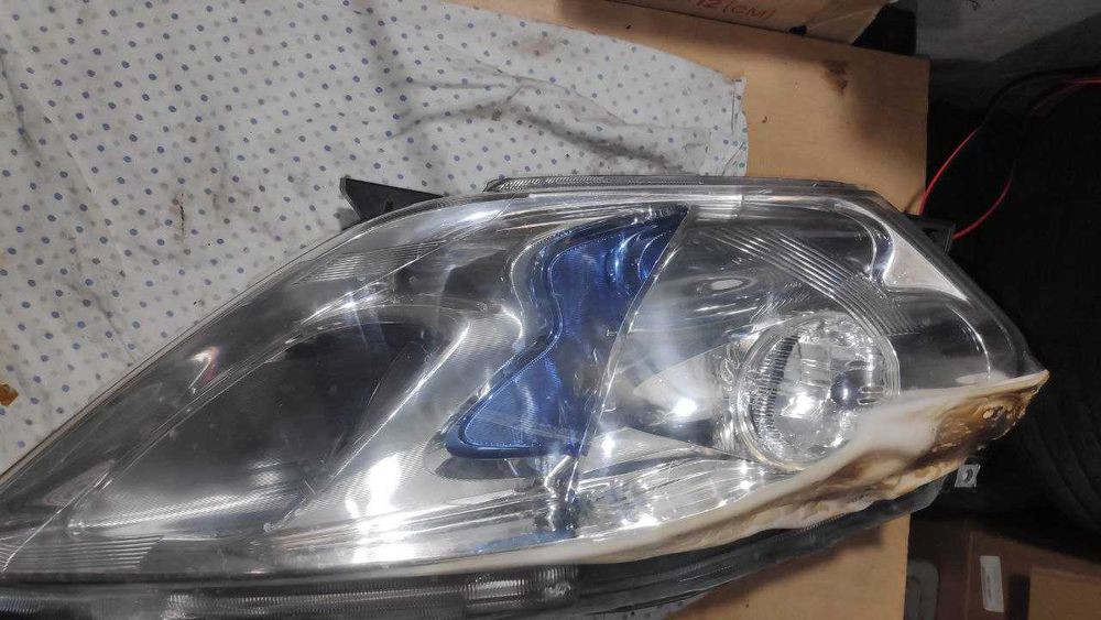 Фара правая LED Nissan Leaf ZEO ZE0 2010 - 2017 права фара пасажирська